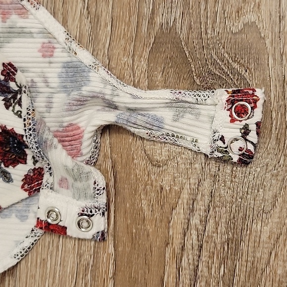 Forever 21 Mock Neck Bodysuit - Picture 3 of 4